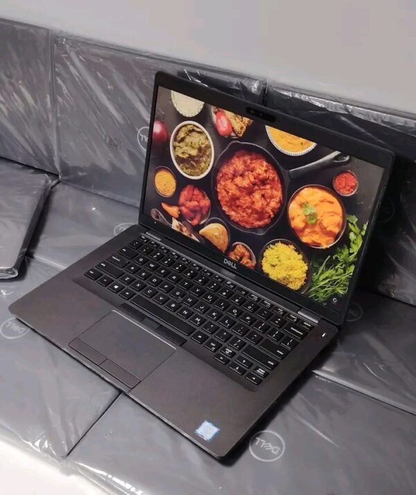 1744814563846 DELL 5400 i5 8th Géneration