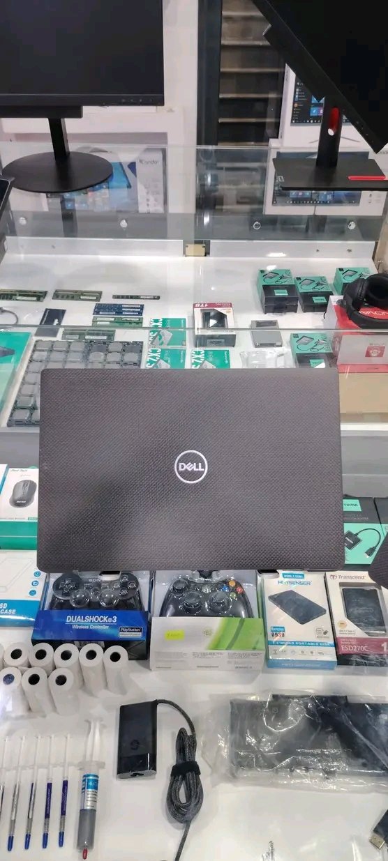 1746600330535 Dell 7400