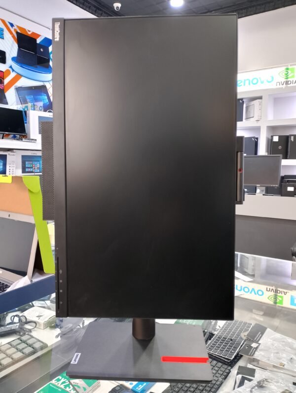 IMG_20250420_161436 All in One Lenovo Thinkcentre Tio 24 Gen3 i5 6th