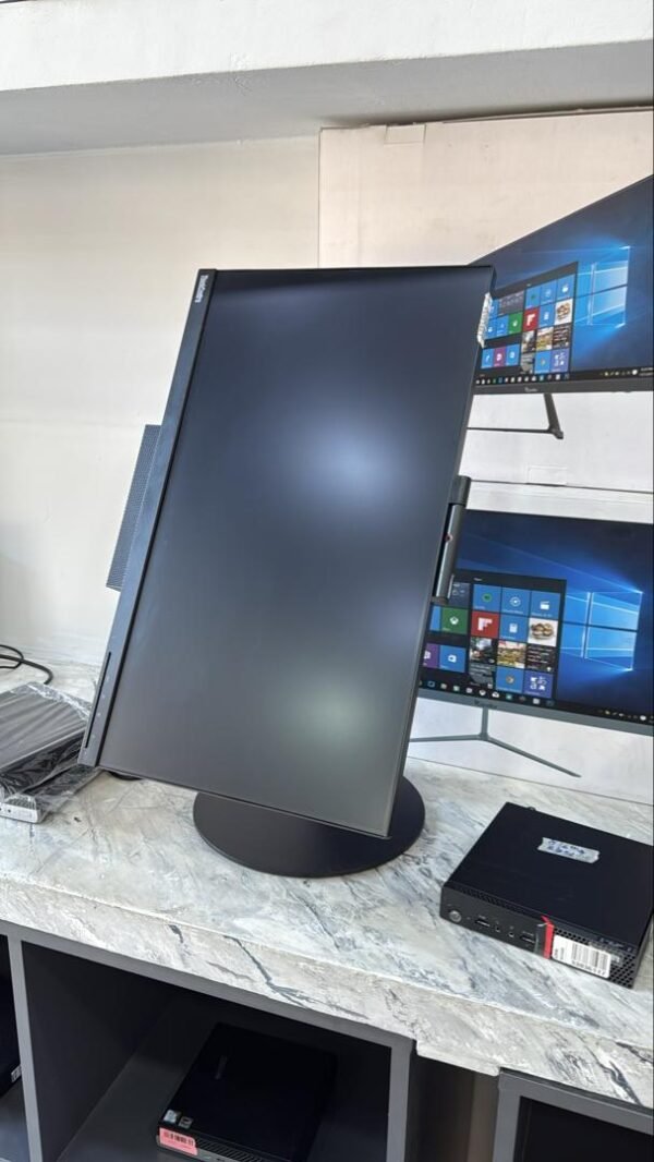 d2 All in One Lenovo Thinkcentre Tio 24 Gen3 i5 6th