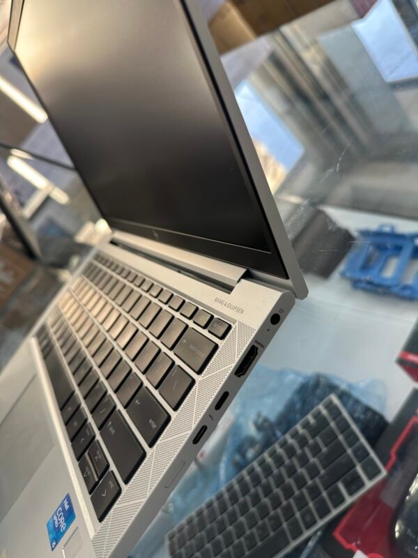 HP ELITEBOOK 830 G8