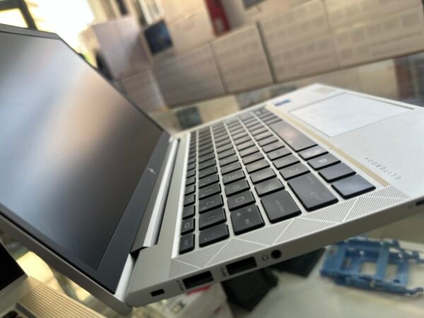 HP ELITEBOOK 830 G8
